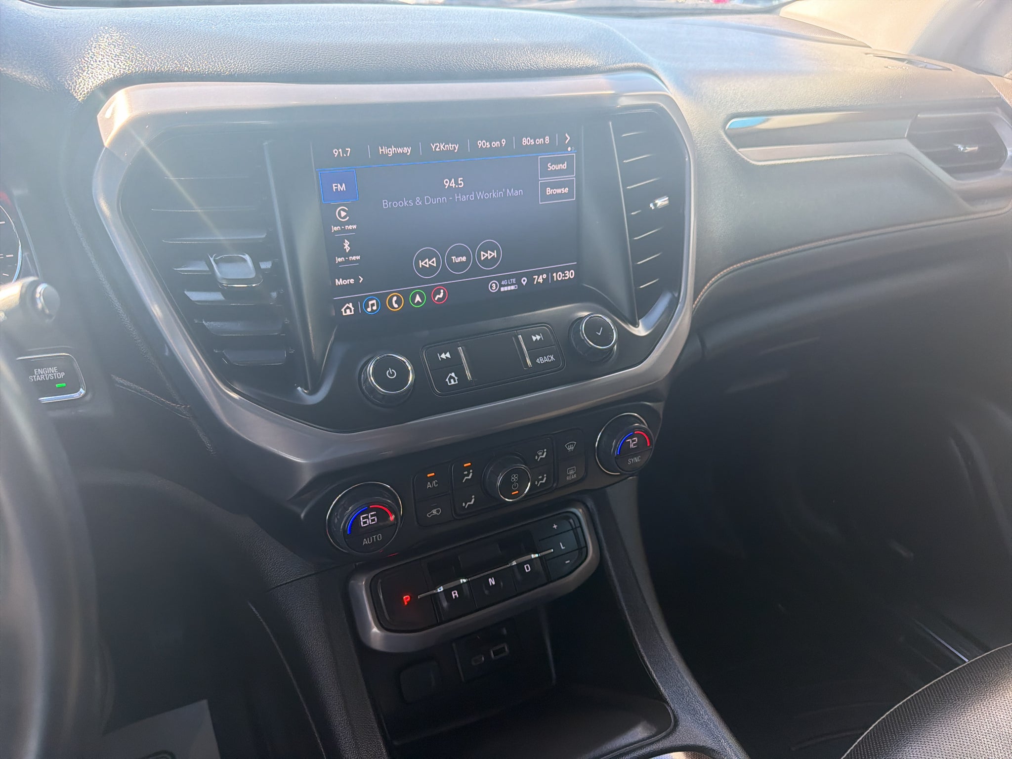 2022 GMC Acadia AT4