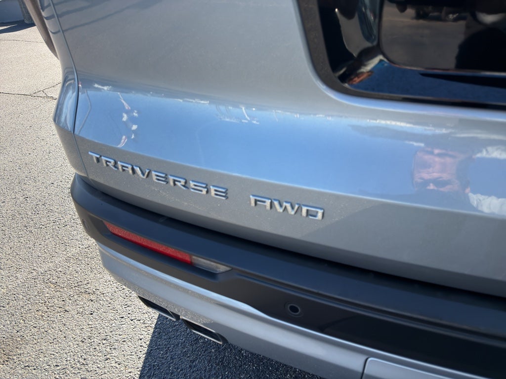 2024 Chevrolet Traverse LT