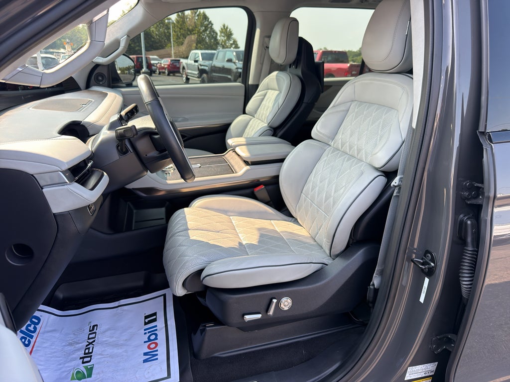 2025 Lincoln Navigator L Black Label