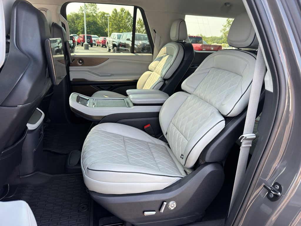 2025 Lincoln Navigator L Black Label