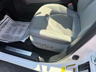 2024 Toyota Highlander LE